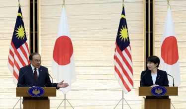 TOKYO, 10 Jun -- Perdana Menteri Datuk Seri Anwar Ibrahim ketika sidang media bersama rakan sejawatnya dari Jepun Sanae Takaichi selepas sambutan rasmi lawatan beliau di Pejabat Perdana Menteri hari ini.

--fotoBERNAMA (2026) HAK CIPTA TERPELIHARA


TOKYO, June 10 -- Prime Minister Datuk Seri Anwar Ibrahim during a joint press conference with his Japanese counterpart Sanae Takaichi after an official welcoming ceremony at the Prime Minister's Office today.

--fotoBERNAMA (2026) COPYRIGHT RESERVED