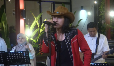 Program "... & Friends" berkonsepkan persembahan mini dengan menampilkan artis berbeza di pelbagai lokasi pelancongan berlainan di Selangor pada setiap episod. / Foto RTM