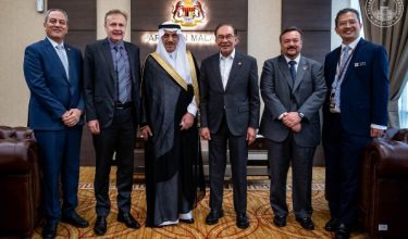 YAB Perdana Menteri, Dato' Seri Anwar Ibrahim menerima kunjungan hormat delegasi kunjungan hormat Pengerusi Islamic Development Bank, Dr. Muhammad Sulaiman Al Jasser di Bangunan Parlimen, Kuala Lumpur. 20 Oktober 2026. FATH RIZAL/Pejabat Perdana Menteri.

NO SALES; NO ARCHIVE; RESTRICTED TO EDITORIAL USE ONLY. NOTE TO EDITORS: These handout photographs are provided solely for editorial reporting purposes and may be used only for the contemporaneous illustration of the events, subjects, individuals depicted,