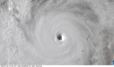 Imej satelit menunjukkan Taufan Bavi merentasi Kepulauan Mariana sebelum terus bergerak ke arah barat merentasi Laut Filipina/Foto REUTERS