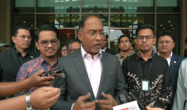 Menteri Pendidikan Tinggi (KPT) Datuk Seri Dr Zambry Abd Kadir ditemui media di Putrajaya/RTM