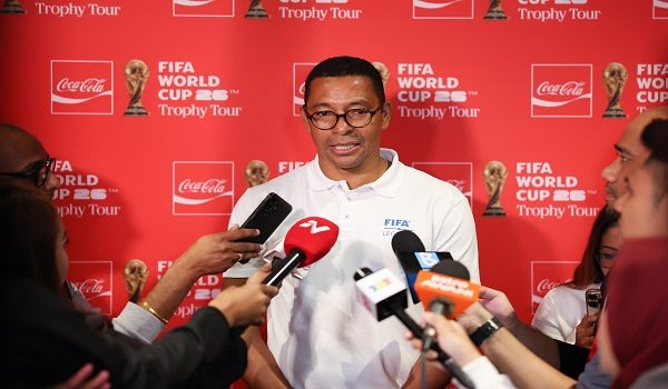 Legenda Piala Dunia dari Brazil, Gilberto Silva menjawab pertanyaan media selepas mengiringi Trofi Piala Dunia FIFA ke Malaysia dalam Siri Jelajah Global 75 Negara Sempena Piala Dunia 2026 di sini, hari ini/ BERNAMA