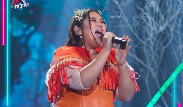 Scha, 26, berasal dari Kuala Lumpur berjaya memukau penonton dengan kelunakan suaranya menerusi lagu Colours Of The Wind pada malam Sabtu
