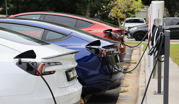 Segmen EV mewah dijangka tingkatkan kapasiti pengeluaran tempatan./BERNAMA