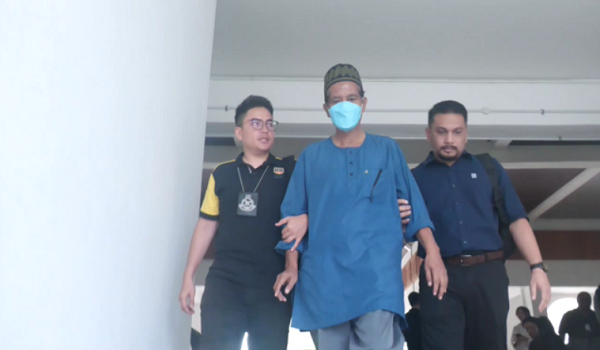 Tertuduh mengaku tidak bersalah hina mahkamah.