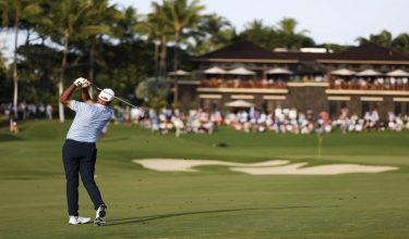 KAILUA KONA, HAWAII - JANUARY 24: Stewart Cink of the United States hits an approach shot on the 18th hole during the final round of the Mitsubishi Electric Championship at Hualalai 2026 at Hualalai Golf Club on January 24, 2026 in Kailua Kona, Hawaii.   Mike Mulholland/Getty Images/AFP (Photo by Mike Mulholland / GETTY IMAGES NORTH AMERICA / Getty Images via AFP)