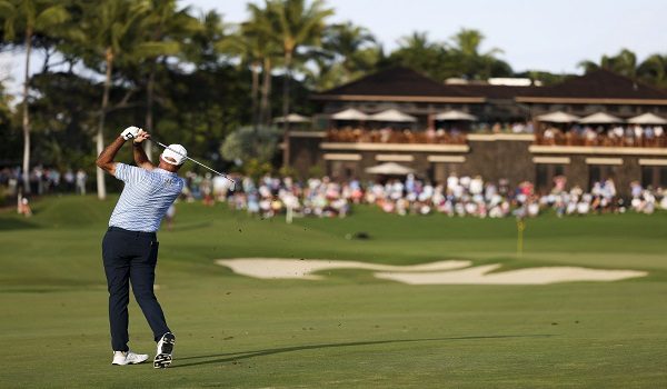 KAILUA KONA, HAWAII - JANUARY 24: Stewart Cink of the United States hits an approach shot on the 18th hole during the final round of the Mitsubishi Electric Championship at Hualalai 2026 at Hualalai Golf Club on January 24, 2026 in Kailua Kona, Hawaii.   Mike Mulholland/Getty Images/AFP (Photo by Mike Mulholland / GETTY IMAGES NORTH AMERICA / Getty Images via AFP)