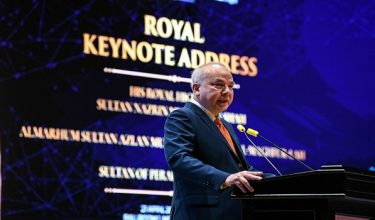 KUALA LUMPUR, 21 April --  Sultan Perak Sultan Nazrin Shah berkenan menyampaikan titah pada Majlis Perasmian Putrajaya Forum 2026 sempena Pameran Perkhidmatan Pertahanan Asia (DSA) dan Pameran Keselamatan Kebangsaan (NATSEC) Asia 2026 di Pusat Pameran dan Perdagangan Antarabangsa Malaysia (MITEC) hari ini.

-- fotoBERNAMA (2026) HAK CIPTA TERPELIHARA