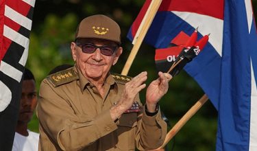 FILE PHOTO: Cuba's former President Raul Castro claps during a ceremony marking the 69th anniversary of the July 26, 1953 rebel assault which late Cuban leader Fidel Castro led on the Moncada army barracks, in Cienfuegos, Cuba, July 26, 2022. REUTERS/Alexandre Meneghini/File Photo