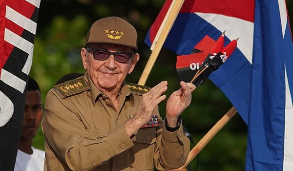 FILE PHOTO: Cuba's former President Raul Castro claps during a ceremony marking the 69th anniversary of the July 26, 1953 rebel assault which late Cuban leader Fidel Castro led on the Moncada army barracks, in Cienfuegos, Cuba, July 26, 2022. REUTERS/Alexandre Meneghini/File Photo