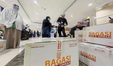 Sehingga kini lebih 133 tan barangan telah dihantar ke Malaysia sepanjang operasi haji yang bermula pada 18 April lalu, menurut Penolong Pengurus Operasi Haji, Mohd. Roshidi Loman. Foto BERNAMA