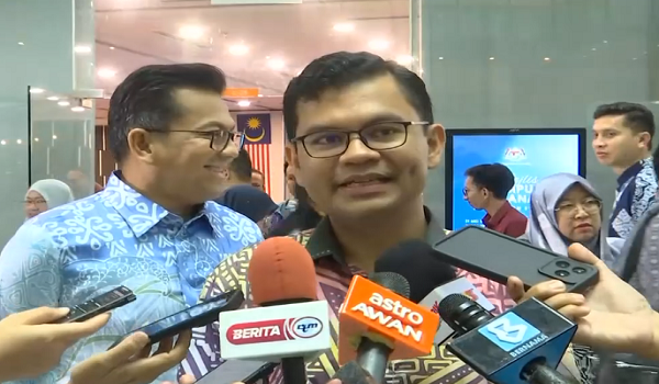 Menteri Ekonomi Akmal Nasrullah Mohd Nasir ditemui pemberita selepas Majlis Perhimpunan Bulanan Kementerian Ekonomi, di Puytajaya/RTM