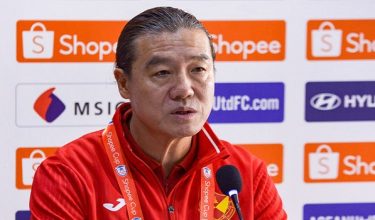 Selangor mempamerkan aksi positif terutama pada babak kedua selain berjaya mencipta beberapa peluang jaringan berbahaya ketika berdepan antara pasukan terbaik Asia Tenggara itu, menurut Ketua Jurulatih Selangor FC Kim Pan Gon. Foto BERNAMA