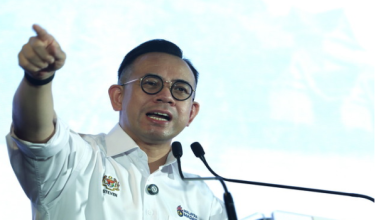 Menteri Pembangunan Usahawan dan Koperasi, Steven Sim/ BERNAMA