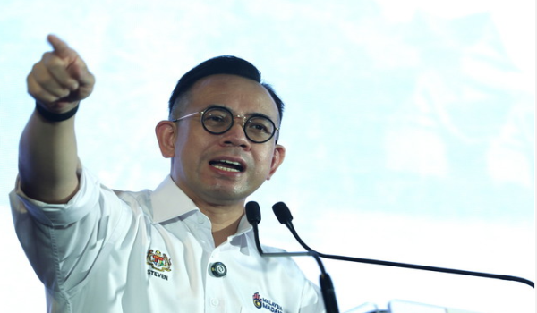 Menteri Pembangunan Usahawan dan Koperasi, Steven Sim/ BERNAMA