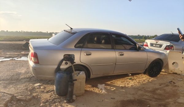 Cubaan sedut petrol di tepi jalan gagal/Foto PGA Briged Tenggara