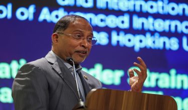 PUTRAJAYA, 12 Mei -- Menteri Pendidikan Tinggi Datuk Seri Dr Zambry Abd Kadir memberi ucapan pembukaan pada Syarahan Umum Profesor Majid Khadduri bagi Pengajian Asia Barat dan Hal Ehwal Antarabangsa, Fakulti Pengajian Antarabangsa Lanjutan (SAIS) Universiti John Hopkins, Prof Dr Seyyed Vali Reza Nasr, bertajuk Tamadun Di Bawah Tekanan: Pengetahuan, Etika dan Kepimpinan dalam Zaman Konflik Global di Kementerian Pendidikan Tinggi hari ini.

--fotoBERNAMA (2026) HAK CIPTA TERPELIHARA