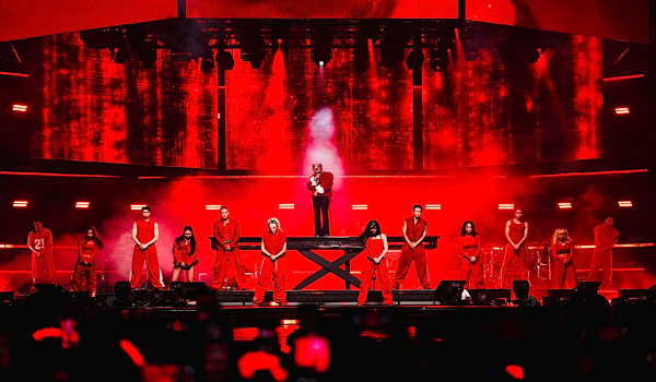 Lebih 20,000 peminat dari seluruh Malaysia dan negara jiran hadir menyaksikan konsert mega G-DRAGON 2025 WORLD TOUR [Übermensch] in Kuala Lumpur