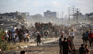 Lokasi agihan bantuan berhampiran Kem Pelarian Nusseirat/ Foto AFP