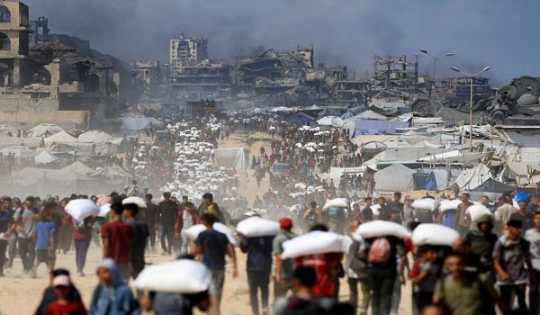 Rakyat Palestin di utara Gaza menerima bantuan dari PBB/ REUTERS