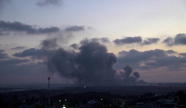 Kepulan asap kelihatan di utara Gaza akibat serangan Israel/ REUTERS