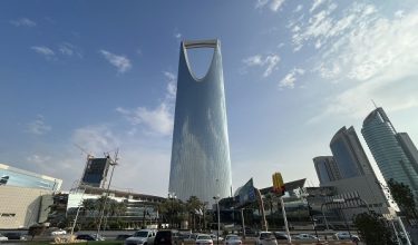 (FILES) A picture taken on January 14, 2023, shows the Kingdom Centre tower in the Saudi capital Riyadh. Riyadh's Kingdom Centre skyscraper, one of the city's major landmarks, ordered its office tenants to work remotely "until further notice" on October 18, 2026, after repeated Houthi attacks on Saudi Arabia. "Kindly refrain from attending the offices during this period," the office management said in an email to tenants seen by AFP. The mall at the foot of the 99-storey building remains open. (Photo by Giuseppe CACACE / AFP)