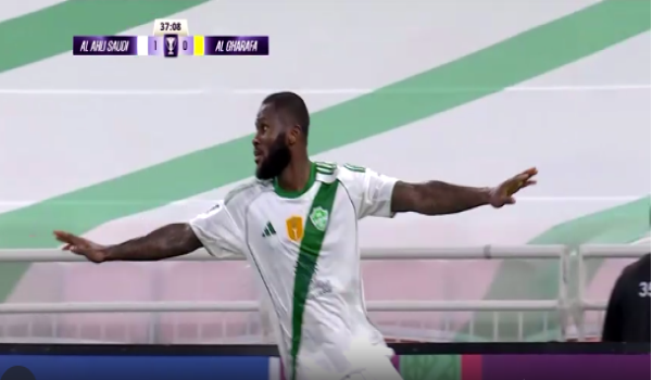 Pemain tengah Al-Ahli, Franck Kessie meraikan kejayaan menjaringkan gol kedua pada perlawanan menentang Al-Gharafa pada Isnin/REUTERS