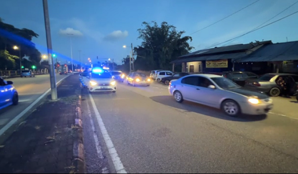 Mayat mangsa dihantar ke Unit Forensik Hospital Kemaman untuk bedah siasat / Foto RTM