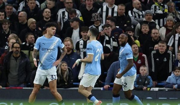 Nico O’Reilly (kiri) meraikan kejayaannya menjaringkan dua gol. Foto/AFP