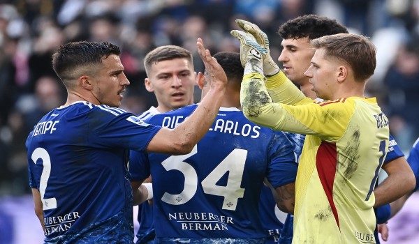 Aksi para pemain Como 1907 selepas perlawanan menentang Juventus/AFP
