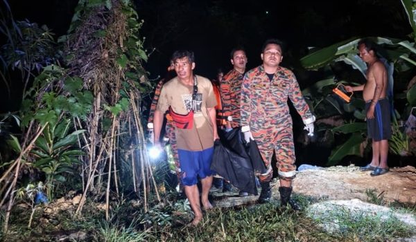 Mayat Darren Dakun Paruscrum, 12, ditemukan orang awam pada 11.19 malam/Foto Polis