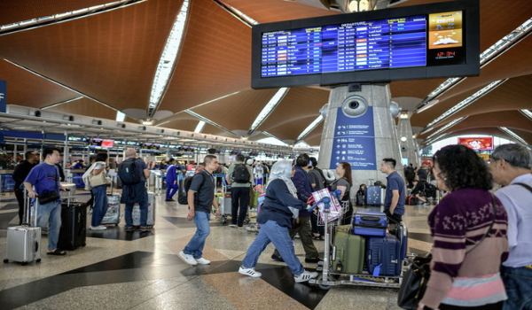 Sebanyak 2,613 aduan berkaitan industri penerbangan direkodkan Suruhanjaya Penerbangan Malaysia (MAVCOM) sepanjang separuh kedua tahun lalu / Foto Hiasan / Bernama