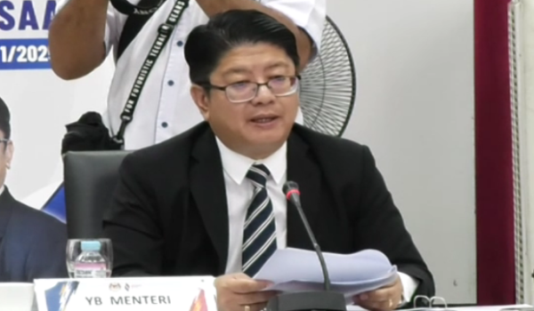 Menteri Pembangunan Usahawan dan Koperasi (KUSKOP), Datuk Ewon Benedick  / Foto RTM