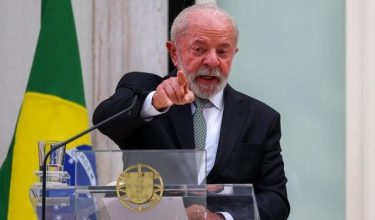 Presiden Brazil Lula pada sidang media bersama Perdana Menteri Portugal di Lisbon/Foto REUTERS