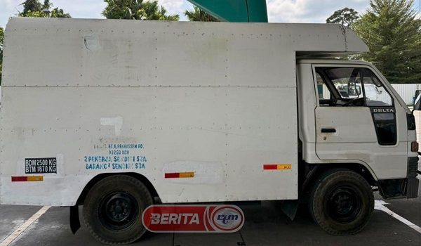 Lori disyaki bahan api tersebut ditemui disimpan dalam dua tangki jenis Intermediate Bulk Container (IBC) di bahagian belakang sebuah lori.