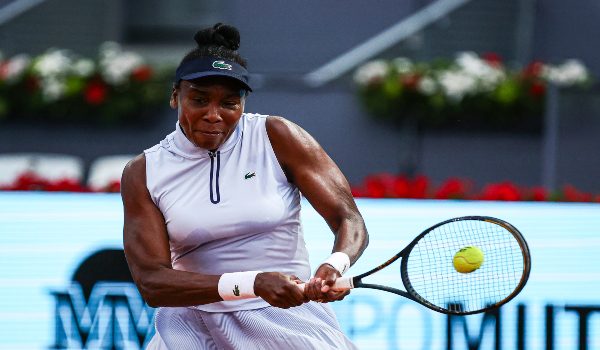 Venus Williams dari Amerika Syarikat beraksi menentang Kaitlin Quevedo dari Sepanyol pada Hari Kedua Terbuka Madrid di La Caja Magica/Foto REUTERS