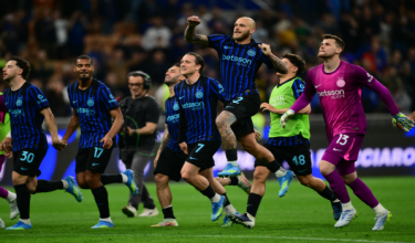 Para pemain Inter Milan meraikan kejayaan mara ke pentas akhir Piala Itali selepas menumpaskan Como 3-2/ AFP