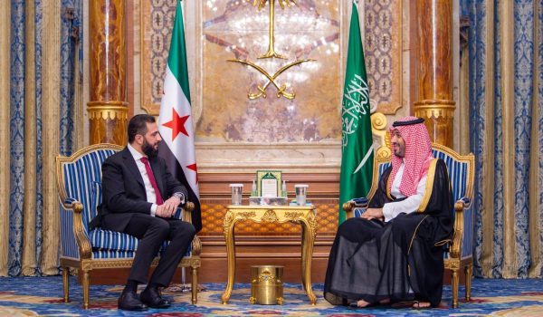 Presiden Syria Ahmed Al-Sharaa bertemu Putera Mahkota Arab Saudi Mohammed bin Salman di Jeddah/Foto REUTERS