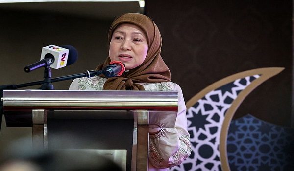 KUALA LUMPUR, 24 Feb -- Menteri Pembangunan Wanita, Keluarga dan Masyarakat Datuk Seri Nancy Shukri berucap pada Program Yayasan Kebajikan Negara (YKN) Kasih Ramadan: HER Journey di sebuah hotel di ibu kota, hari ini.

Program anjuran YKN itu menghimpunkan 100 peserta Program Anjung Sinar YKN berusia antara 15 hingga 19 tahun yang terdiri daripada anak yatim, mangsa penderaan atau pengabaian serta remaja di bawah Perintah Mahkamah mengikut Akta Kanak-Kanak 2001.

Program tersebut selaras dengan penerapan nilai teras K.A.S.I.H yang diperkenalkan oleh Kementerian Pembangunan Wanita, Keluarga dan Masyarakat (KPWKM) iaitu Kasih Sayang, Akhlak Mulia, Sihat, Ilmu dan Harmoni, sebagai asas membentuk komuniti yang seimbang, inklusif dan mampan secara holistik.

--fotoBERNAMA (2026) HAK CIPTA TERPELIHARA