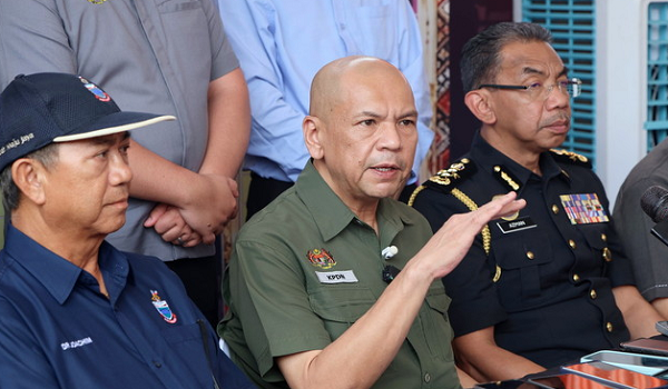 Menteri Perdagangan Dalam Negeri dan Kos Sara Hidup Datuk Armizan Mohd Ali