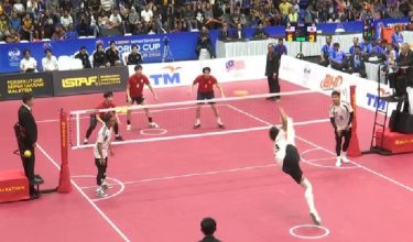 Regu pertama negara memulakan rentak kemenangan ke atas pasukan Jepun untuk mara ke separuh akhir Piala Dunia Sepak Takraw 2026 - RTM