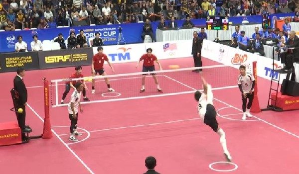 Regu pertama negara memulakan rentak kemenangan ke atas pasukan Jepun untuk mara ke separuh akhir Piala Dunia Sepak Takraw 2026 - RTM