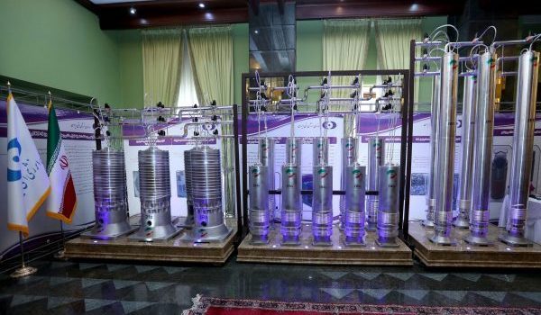 Gambar diambil pada 2021 menunjukkan mesin pengempar generasi baharu Iran dipamerkan sempena Hari Tenaga Nuklear Kebangsaan di Tehran/Foto fail REUTERS