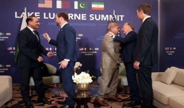 U.S. Vice President JD Vance, U.S. President Donald Trump's special envoy Steve Witkoff, and Trump's son-in-law Jared Kushner meet with Pakistan's Prime Minister Shehbaz Sharif and Pakistan's Chief of Army Staff Field Marshal Asim Munir for high-level talks aimed at advancing a deal to end the Middle East conflict, at the Buergenstock Resort Lake Lucerne, near Stansstad, Switzerland, June 21, 2026. REUTERS/Nathan Howard/Pool