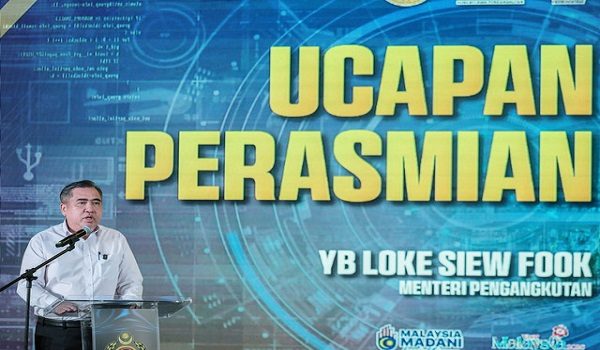 KUALA LUMPUR, 22 Jun -- Menteri Pengangkutan Anthony Loke menyampaikan ucapan pada Majlis Perasmian Pembukaan Pejabat Baharu JPJ Cawangan Bandar Tasik Selatan di Terminal Bersepadu Selatan (TBS) hari ini.

--fotoBERNAMA (2026) HAK CIPTA TERPELIHARA