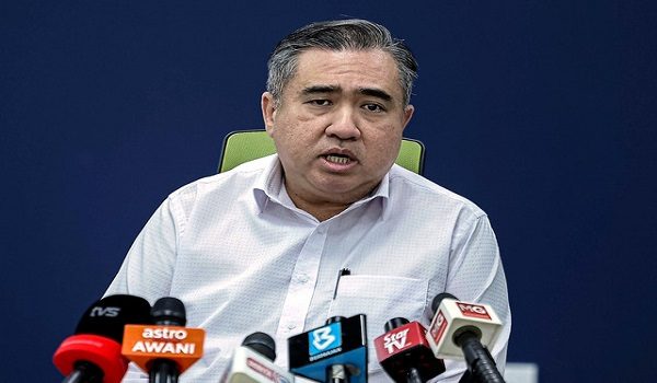 KUALA LUMPUR, 22 Jun -- Menteri Pengangkutan Anthony Loke bercakap pada sidang media selepas menyempurnakan Majlis Perasmian Pembukaan Pejabat Baharu JPJ Cawangan Bandar Tasik Selatan di Terminal Bersepadu Selatan (TBS) hari ini.

--fotoBERNAMA (2026) HAK CIPTA TERPELIHARA