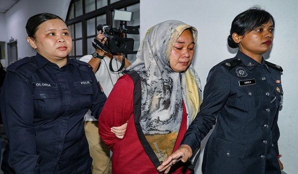 JOHOR BAHRU, 22 Jun (Bernama) -- Seorang wanita warga Indonesia mengaku tidak bersalah di Mahkamah Sesyen hari ini, atas pertuduhan mendedahkan seorang kanak-kanak perempuan berusia setahun kepada kecederaan fizikal, Disember tahun lepas.

Yulia Arnida, 34, membuat pengakuan itu selepas pertuduhan dibacakan di hadapan Hakim Madihah Zainol.

--FotoBERNAMA (2026) HAKCIPTA TERPELIHARA