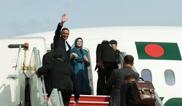 Perdana Menteri Bangladesh Tarique Rahman (kiri) dan isteri Dr Zubaida Rahman berlepas pulang dari Kompleks Bunga Raya Lapangan Terbang Antarabangsa Kuala Lumpur (KLIA) setelah menamatkan Lawatan Rasmi dua hari ke Malaysia/ BERNAMA