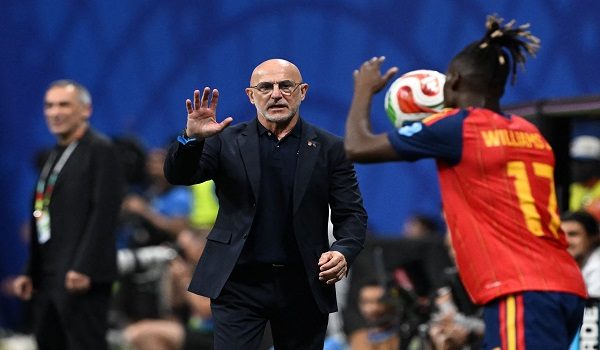 Spain's head coach Luis de la Fuente reacts  during the 2026 World Cup Group H football match between Spain and Saudi Arabia at the Atlanta Stadium in Atlanta on June 21, 2026.  (Photo by ROBERTO SCHMIDT / AFP)