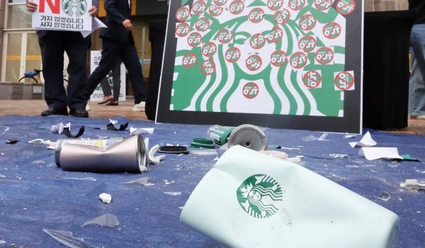 Starbucks Korea Selatan menutup semua cawangannya lebih awal pada 22 Jun untuk latihan sejarah dan sensitiviti sosial/Foto Reuters.